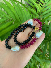Charger l'image dans la galerie, Hot Pink Jade Tourmaline Necklace | Handcrafted Baroque Pearl Design