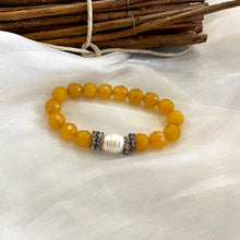 Load image into Gallery viewer, Yellow jade pearl bracelet displayed on white cloth