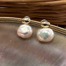 Charger l'image dans la galerie, Handmade nugget pearl earrings with natural luster on shell background