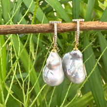 Charger l'image dans la galerie, Grey baroque pearl hoop earrings hanging from branch against green leaves, elegant handmade jewelry from Canada.