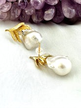 Charger l'image dans la galerie, Baroque Pearl Earrings with gold vermeil oak leaf accents displayed beside raw amethyst gemstone on white backdrop.