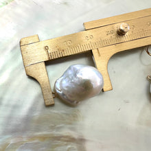 Charger l'image dans la galerie, Baroque pearl drops measured against ruler without gold flower studs