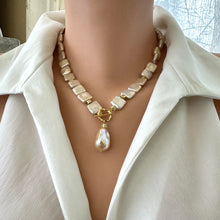 Charger l'image dans la galerie, Golden baroque pearl toggle necklace front view on mannequin — classic handcrafted pearl jewelry design by Loulia Pearl Jewelry
