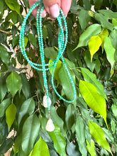 Charger l'image dans la galerie, Handcrafted Apple Green Chrysoprase Lariat Necklace photographed in nature — vibrant chrysoprase and pearl jewelry by Loulia Pearl Jewelry