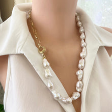 Charger l'image dans la galerie, White baroque pearl and gold chain necklace displayed on mannequin, chunky gold vermeil chain handmade in Canada.