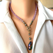 Charger l'image dans la galerie, Amethyst Pearl Necklace with lavender amethyst beads and black baroque pearl pendant displayed on mannequin.