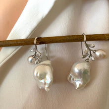Charger l'image dans la galerie, Detailed view of handcrafted baroque pearl earrings in silver, bridal jewelry style