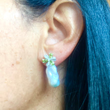Charger l'image dans la galerie, Side view of woman wearing Peridot stud earrings with baroque pearl drops
