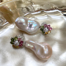 Charger l'image dans la galerie, Tourmaline pearl earrings with multicolor gemstones and white baroque drops on pearl background
