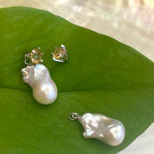 Charger l'image dans la galerie, Citrine stud earrings with removable pearl drops, one stud shown detached