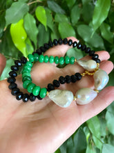 Charger l'image dans la galerie, Short green jade black tourmaline pearl necklace with baroque pearls and gold clasp, handmade in Canada.