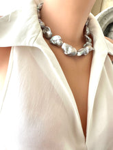 Charger l'image dans la galerie, Baroque pearl necklace with silver details, showcasing large silver-grey baroque pearls on a stylish blouse.