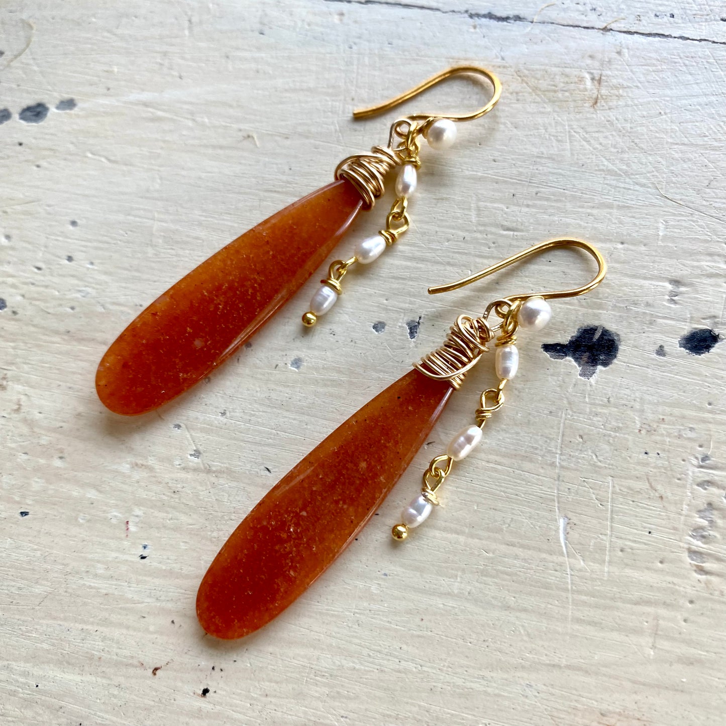Red Aventurine Pearl Earrings – Natural gemstone dangles featuring rich orange-red tones and delicate pearls.