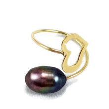 Charger l'image dans la galerie, 18K minimalist heart pearl ring featuring a peacock pearl and elegant gold design.