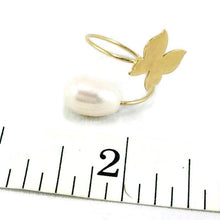 Charger l'image dans la galerie, 18K minimalist butterfly pearl ring showcasing a butterfly design and a white freshwater pearl.