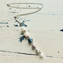 Load image into Gallery viewer, Solid Gold 18k chain Pearl Cascade Pendant