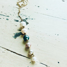 Load image into Gallery viewer, Solid Gold 18k chain Pearl Cascade Pendant