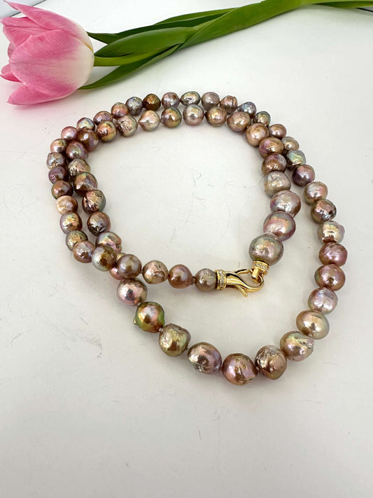 Pink Edison baroque pearl necklace laid flat showing baroque pearls and gold vermeil clasp