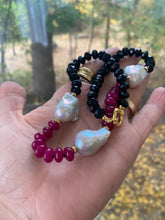 Charger l&#39;image dans la galerie, Hot Pink Jade Tourmaline Necklace | Handcrafted Baroque Pearl Design

