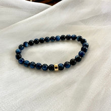 Charger l&#39;image dans la galerie, Bracelet extensible en kyanite bleu denim de 6 ou 8 mm, 14 carats GF, 18 cm
