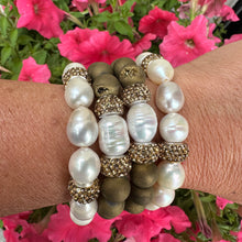 Charger l&#39;image dans la galerie, Bracelet extensible en perles blanches et strass dorés

