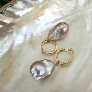 Boucles d'oreilles créoles en perles baroques roses en GV, 24-45 mm