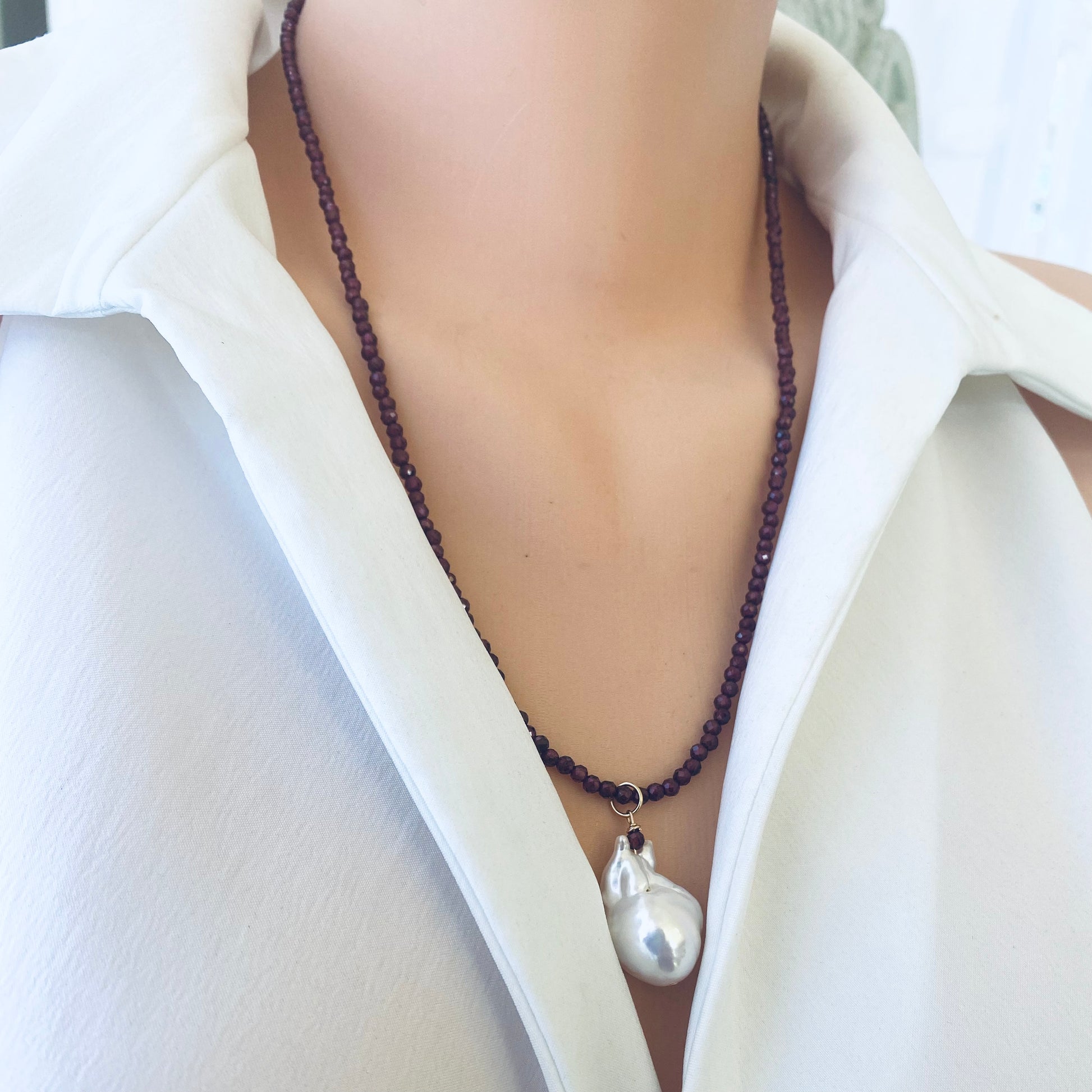 Red garnet baroque pearl necklace featuring faceted garnet beads and a luminous Baroque pearl pendant.
