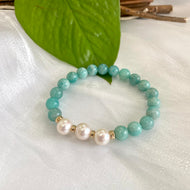 Amazonite freshwater pearl bracelet featuring 8mm Russian Amazonite beads and 9-10mm freshwater pearls.