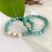 Charger l&#39;image dans la galerie, Amazonite freshwater pearl bracelet showcasing blue-green amazonite beads and freshwater pearls, featuring a stretch design.
