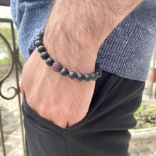 Charger l&#39;image dans la galerie, Bracelet extensible en onyx noir mat pour homme, zircone cubique rouge rubis, 19 cm
