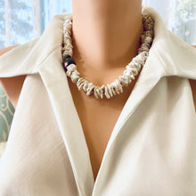 Charger l&#39;image dans la galerie, White Cornflake Pearls Necklace &amp; Black Baroque Pearl
