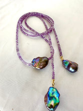 Charger l&#39;image dans la galerie, Close-up of Amethyst and Black Baroque Pearl Lariat Necklace on white background — faceted amethyst beads and baroque pearls handcrafted by Loulia Pearl Jewelry
