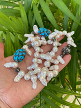 Charger l&#39;image dans la galerie, Baroque Pearl Jellyfish Necklace, Rhinestone &amp; Turquoise
