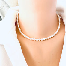 Charger l&#39;image dans la galerie, White Pearl Necklace with Red Heart Charm
