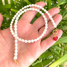 Charger l&#39;image dans la galerie, White Pearl Necklace with Red Heart Charm
