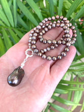 Charger l&#39;image dans la galerie, Bronze Pearls Necklace &amp; White or Brown Removable Baroque Pearl Pendant
