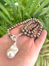 Charger l&#39;image dans la galerie, Bronze Pearls Necklace &amp; White or Brown Removable Baroque Pearl Pendant
