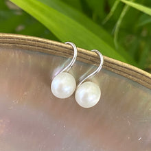 Charger l&#39;image dans la galerie, Boucles d&#39;oreilles pendantes à talons hauts en perles blanches en GV ou en argent

