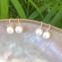 Charger l&#39;image dans la galerie, Boucles d&#39;oreilles pendantes à talons hauts en perles blanches en GV ou en argent
