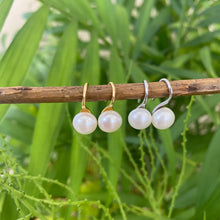Charger l&#39;image dans la galerie, Boucles d&#39;oreilles pendantes à talons hauts en perles blanches en GV ou en argent
