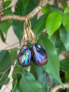 Boucles d'oreilles pendantes en perles baroques noires paon, vermeil doré