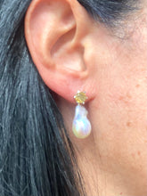 Charger l&#39;image dans la galerie, Side view of woman wearing citrine stud earrings with removable pearl drops
