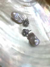 Charger l&#39;image dans la galerie, Elegant moissanite and baroque pearl earrings close-up, diamond-like sparkle and organic pearls.
