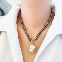 Charger l&#39;image dans la galerie, Lavender Pearls Toggle Necklace &amp; White Baroque Pearl Pendant
