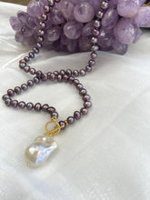 Charger l&#39;image dans la galerie, Lavender Pearls Toggle Necklace &amp; White Baroque Pearl Pendant
