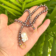 Charger l&#39;image dans la galerie, Lavender Pearls Toggle Necklace &amp; White Baroque Pearl Pendant
