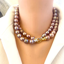 Charger l&#39;image dans la galerie, Metallic Edison Pearl Necklace showcasing large, shimmering pearls with a bold handcrafted design.
