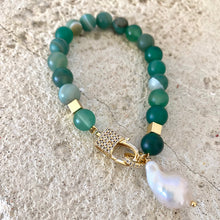 Load image into Gallery viewer, Sardonyx baroque pearl bracelet with green beads and gold clasp displayed flat
