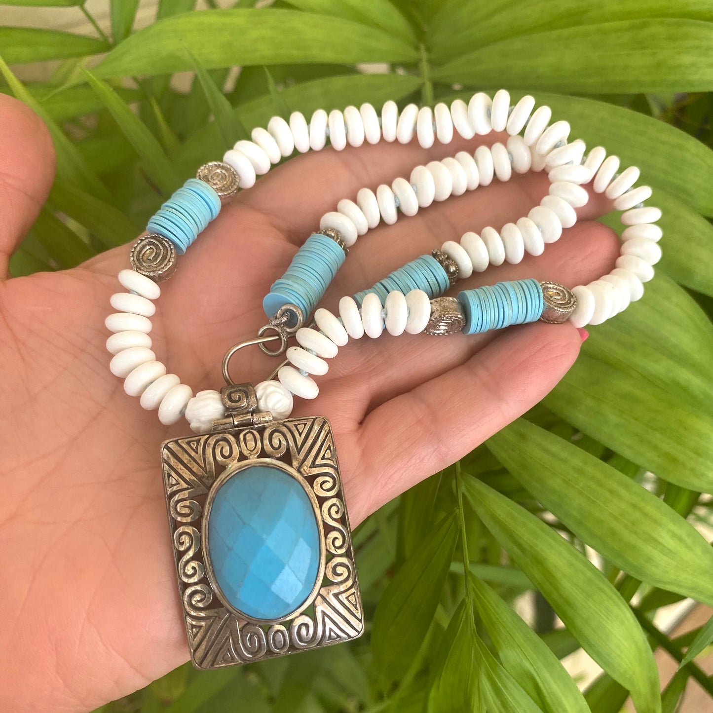 Vintage Turquoise Pendant with Tridacna Shell Beads Necklace