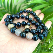 Charger l&#39;image dans la galerie, Navy Blue Pearl Necklace &amp; Zircons Pave Details
